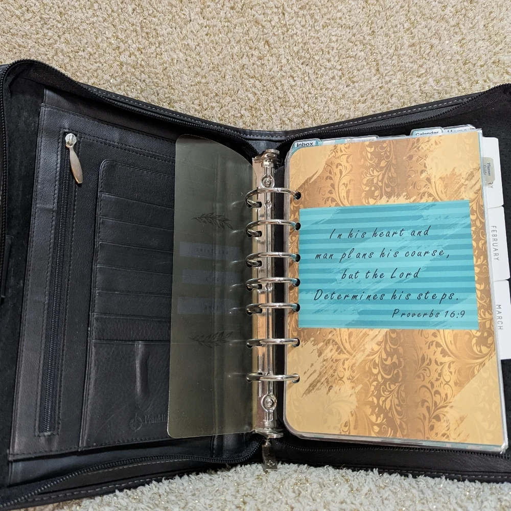 Vintage FRANKLIN COVEY Size 11 x 8.5  Synth Leather ~Planner/Binder Zip